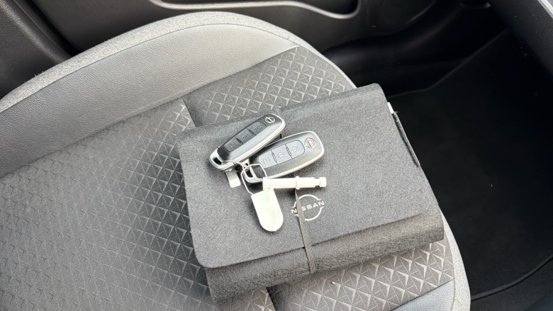 Nissan Juke 1.0 DiG-T N-Connecta 5dr Petrol Hatchback